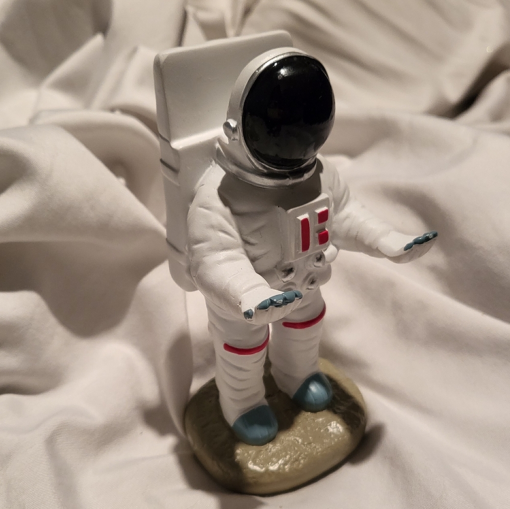 Astronaut Phone/Glasses Holder